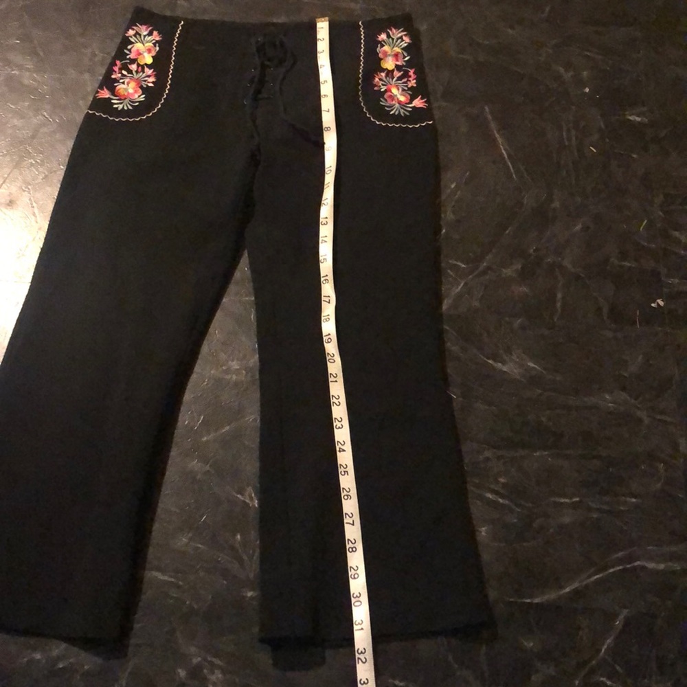 Embroidered Capri pants - Picture 6 of 6